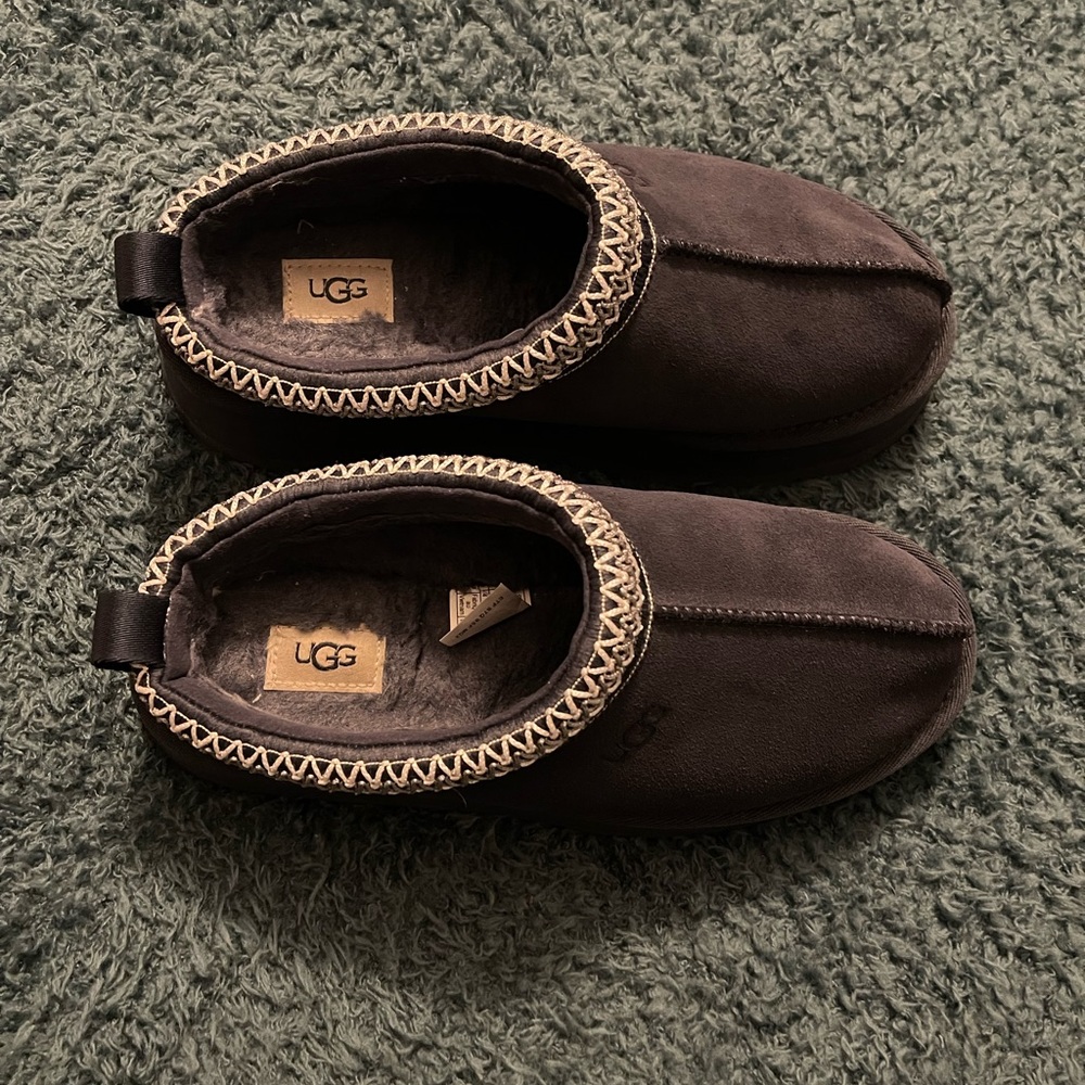 Size 6 navy blue Ugg Taz platform slippers
